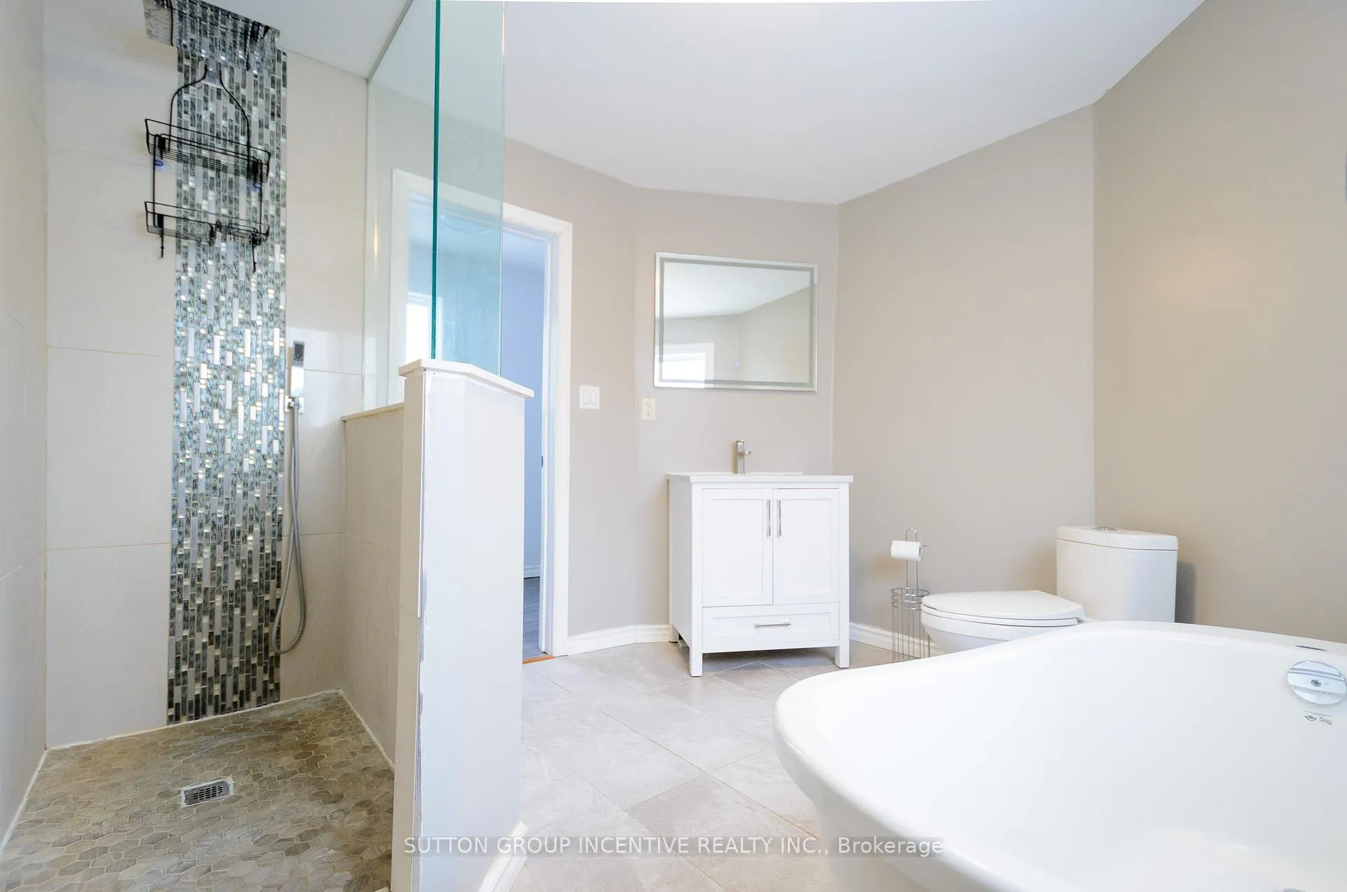 Photo 29 of 46 Ellen Street, Barrie, Lakeshore — HOMEH