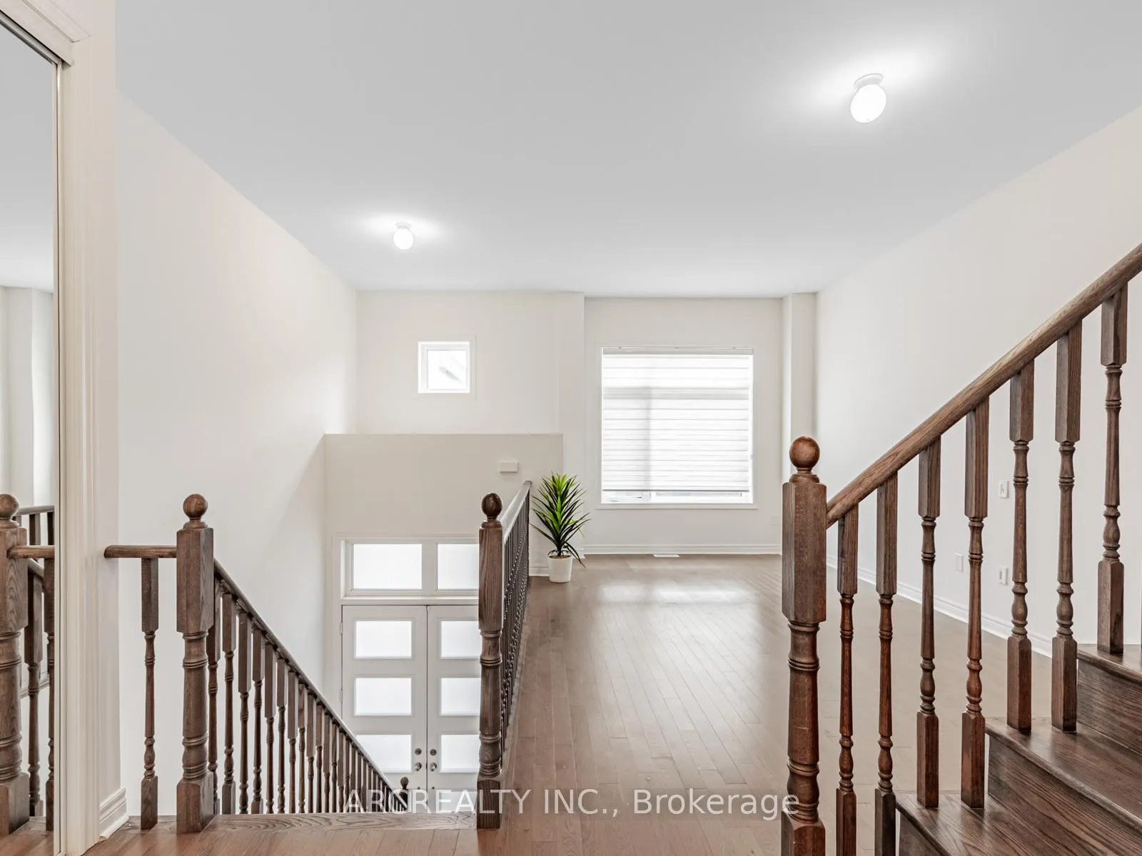 Photo 2 of 98 Laskin Drive, Vaughan, Patterson — HOMEH