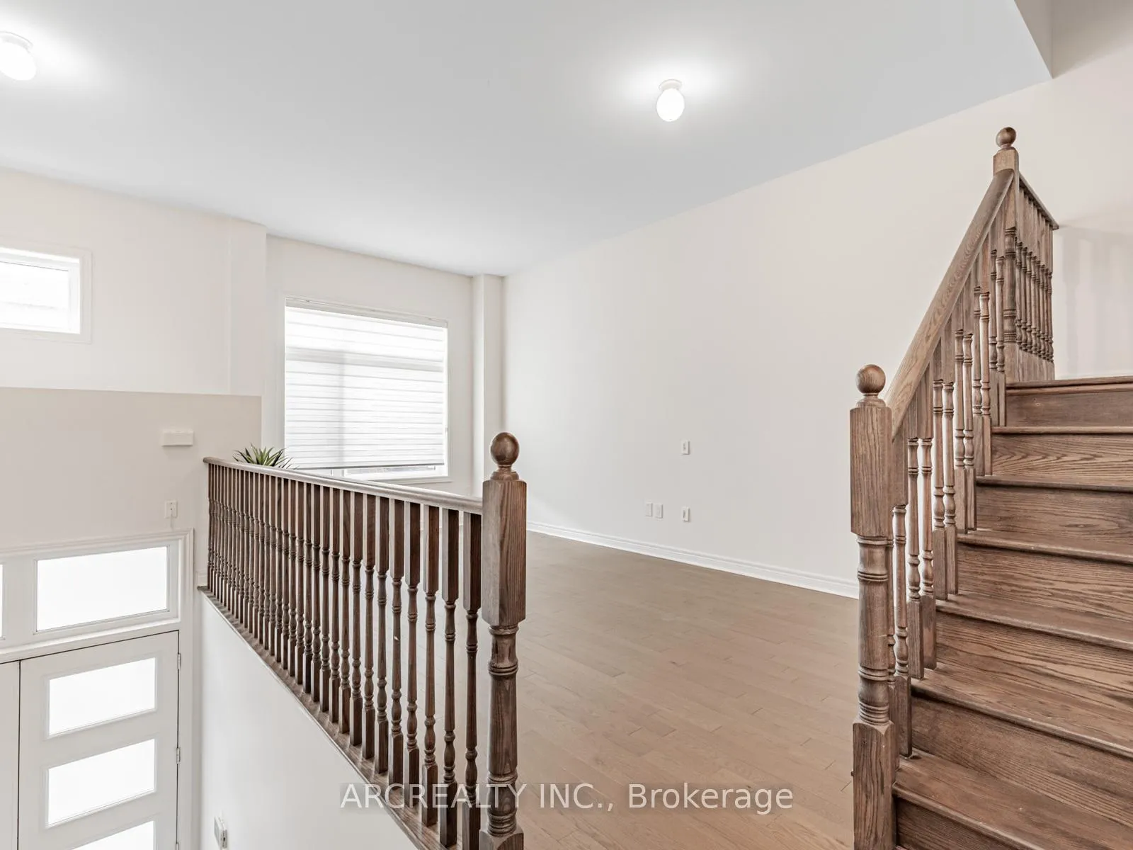 Photo 3 of 98 Laskin Drive, Vaughan, Patterson — HOMEH