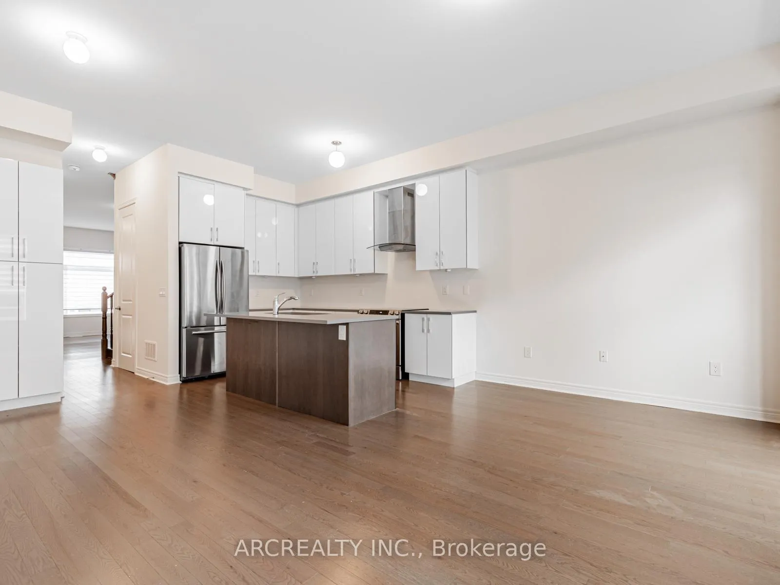 Photo 5 of 98 Laskin Drive, Vaughan, Patterson — HOMEH