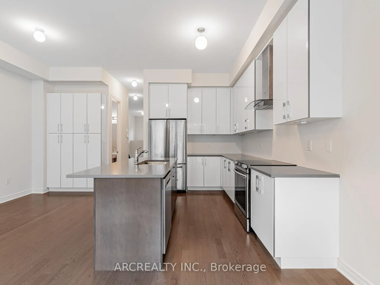 Photo 6 of 98 Laskin Drive, Vaughan, Patterson — HOMEH