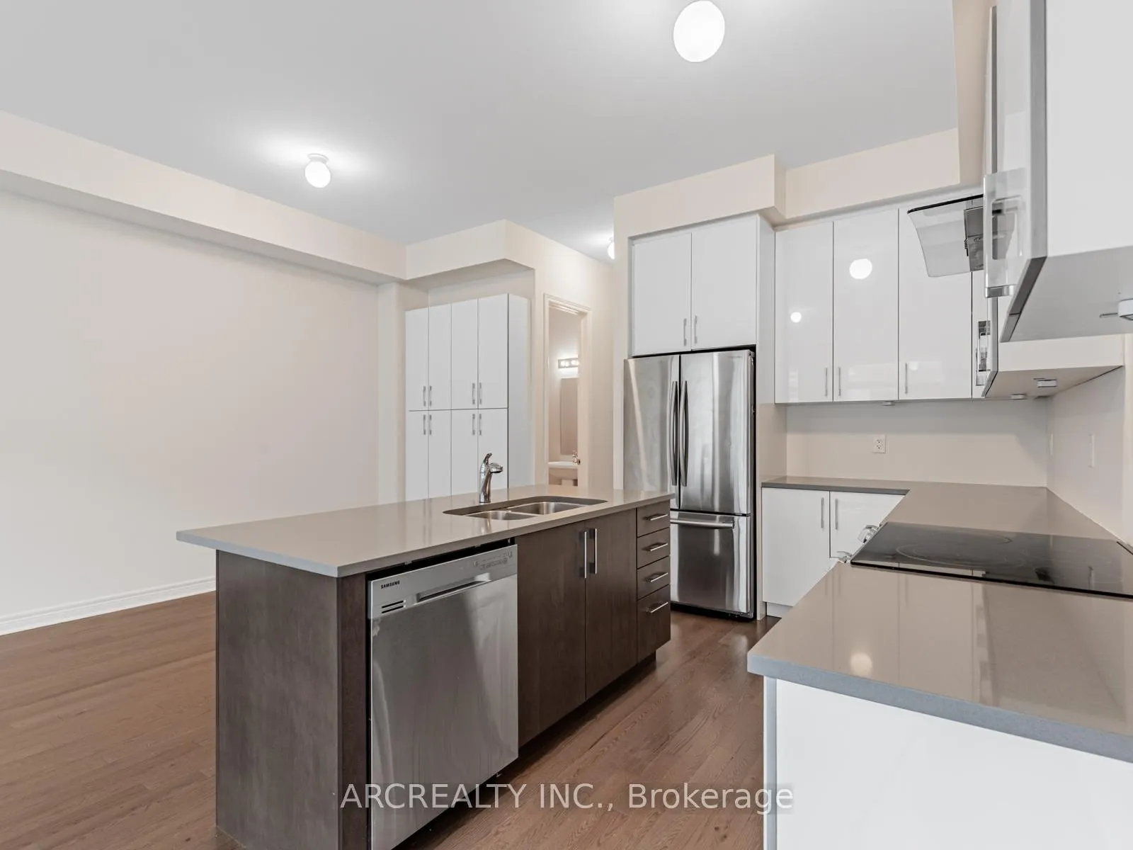 Photo 8 of 98 Laskin Drive, Vaughan, Patterson — HOMEH