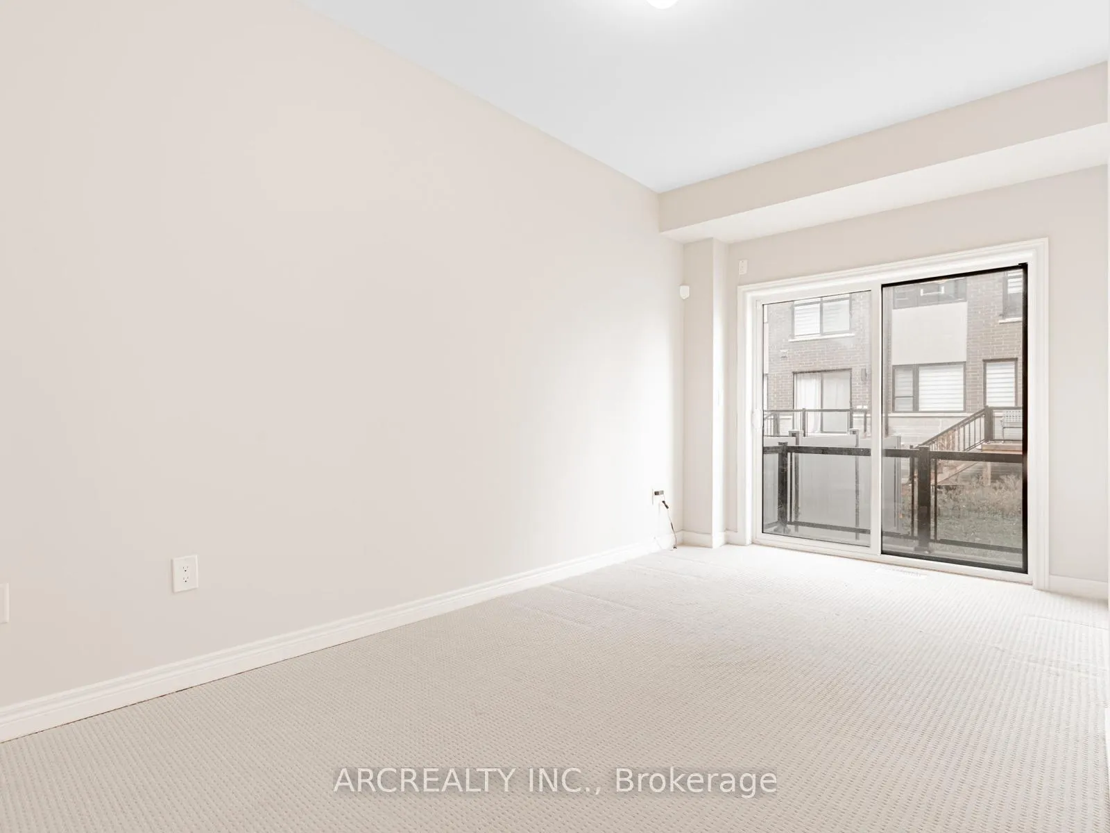 Photo 10 of 98 Laskin Drive, Vaughan, Patterson — HOMEH