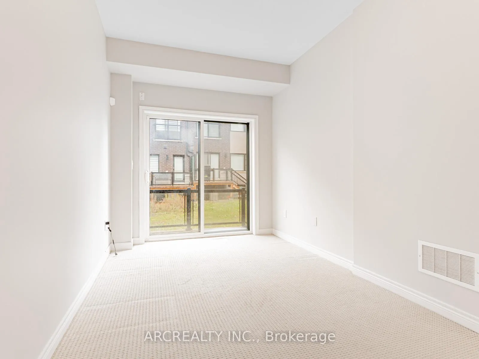 Photo 11 of 98 Laskin Drive, Vaughan, Patterson — HOMEH