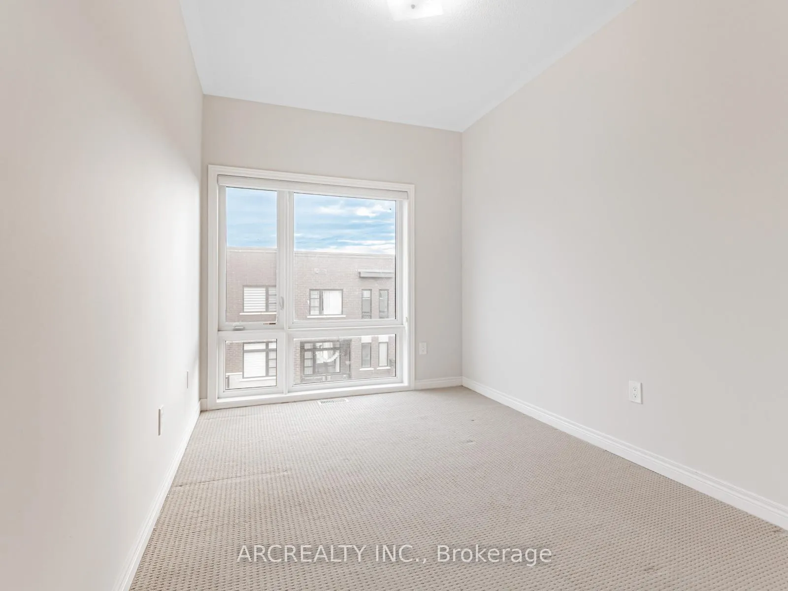 Photo 15 of 98 Laskin Drive, Vaughan, Patterson — HOMEH