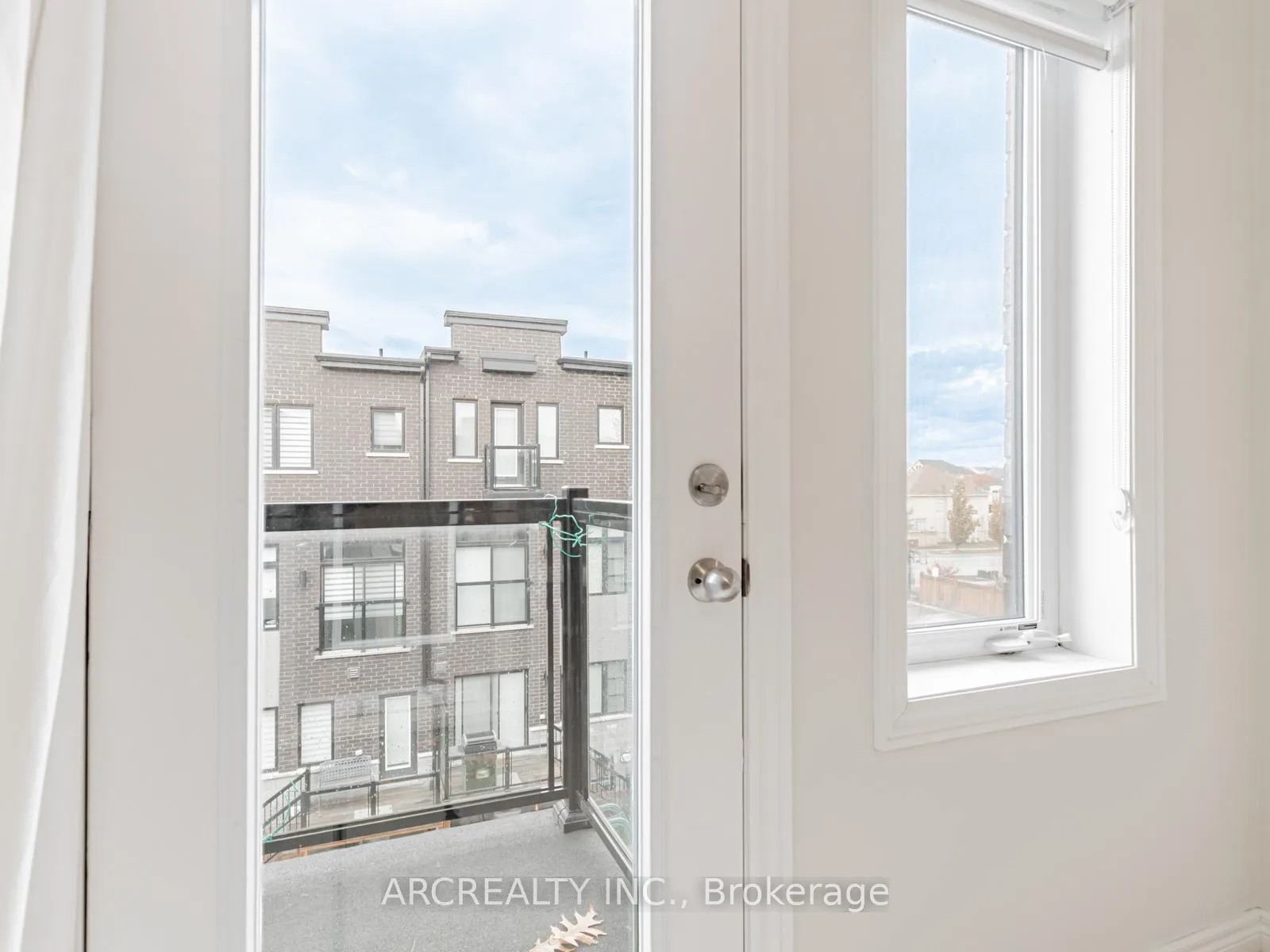 Photo 16 of 98 Laskin Drive, Vaughan, Patterson — HOMEH