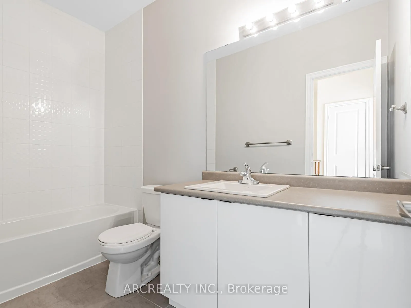 Photo 17 of 98 Laskin Drive, Vaughan, Patterson — HOMEH