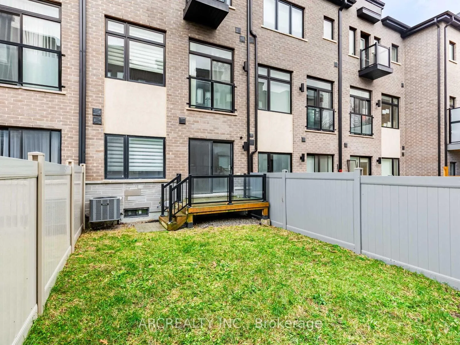 Photo 18 of 98 Laskin Drive, Vaughan, Patterson — HOMEH
