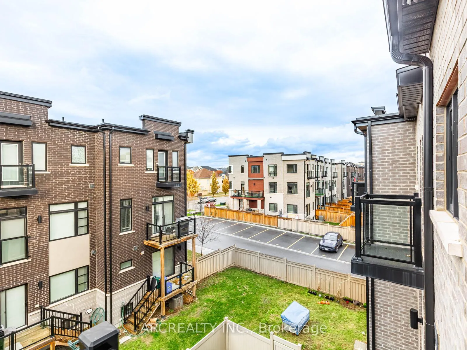 Photo 19 of 98 Laskin Drive, Vaughan, Patterson — HOMEH