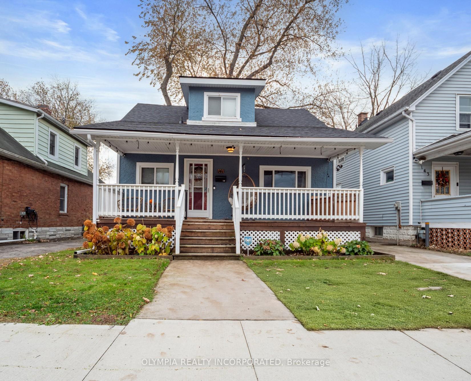 Front of 141 Elizabeth Street W