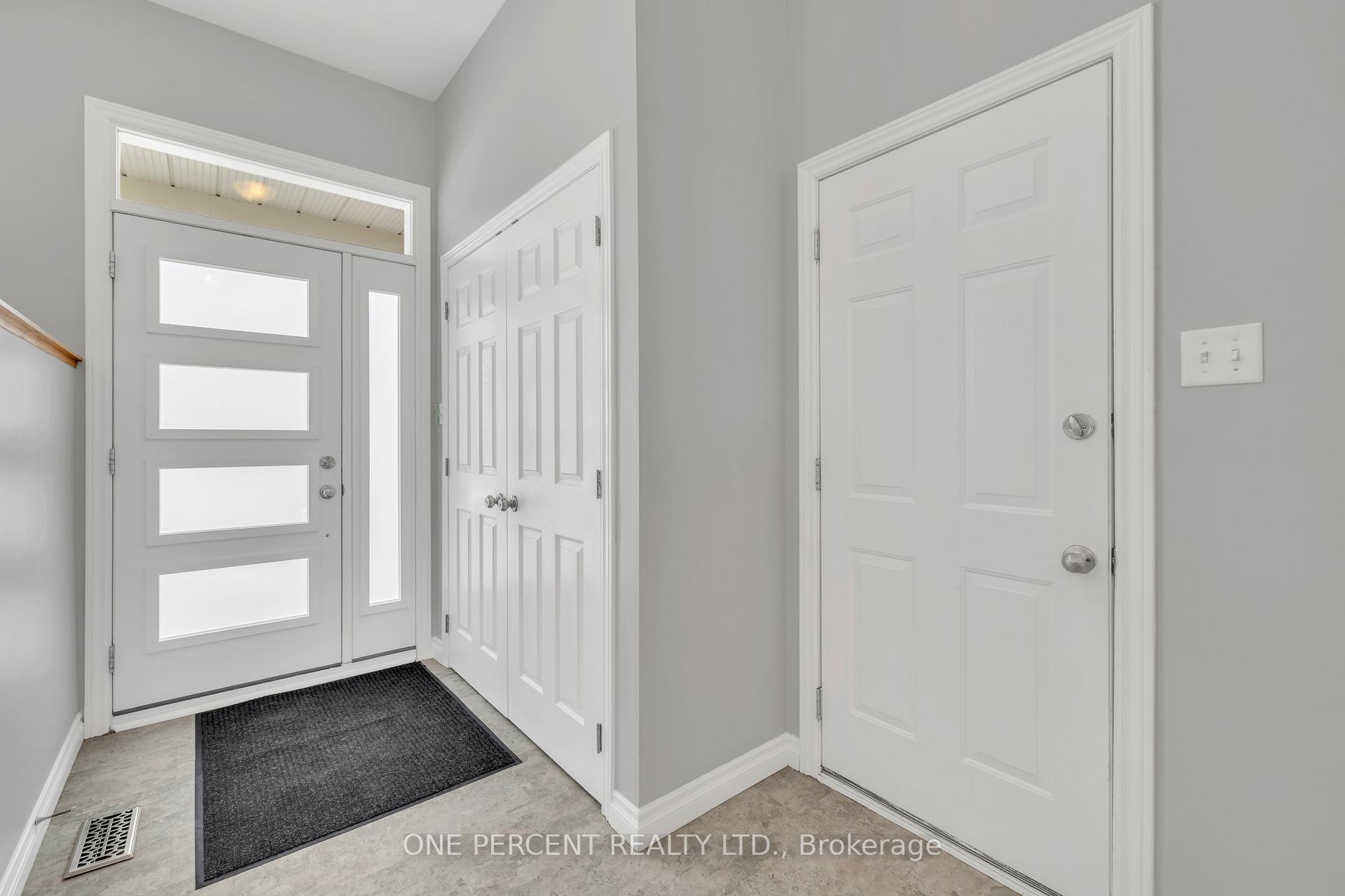 Photo 2 of 5122 Lerner Way, Ottawa, Beacon Hill South — HOMEH