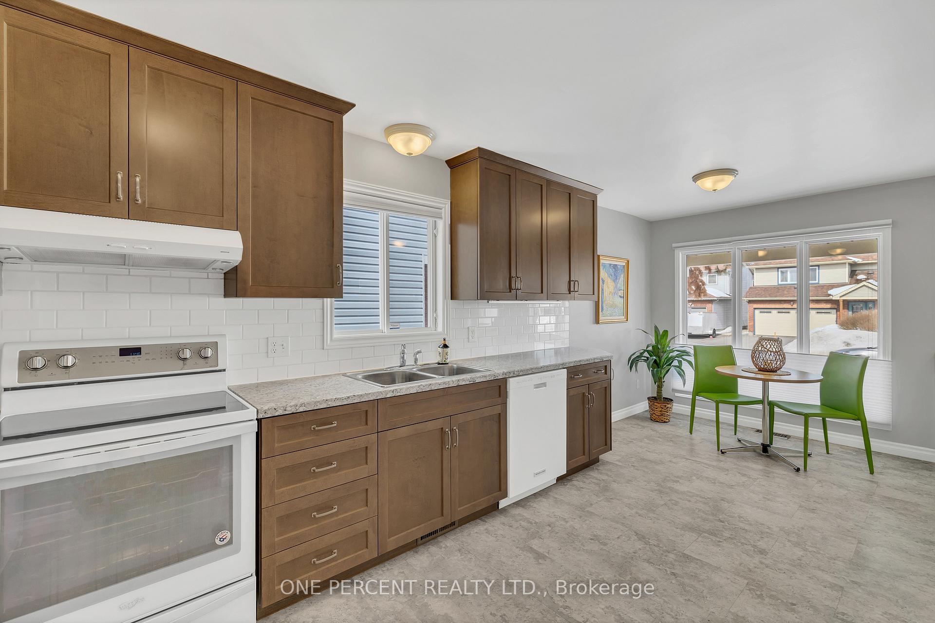 Photo 6 of 5122 Lerner Way, Ottawa, Beacon Hill South — HOMEH