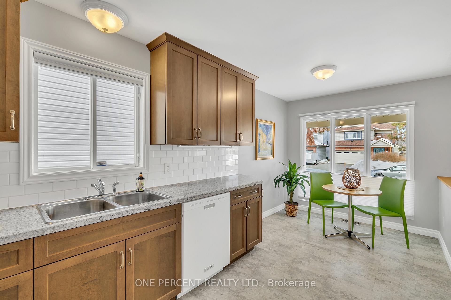 Photo 7 of 5122 Lerner Way, Ottawa, Beacon Hill South — HOMEH