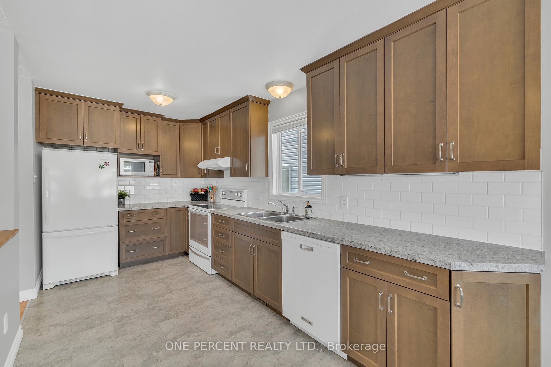 Photo 8 of 5122 Lerner Way, Ottawa, Beacon Hill South — HOMEH