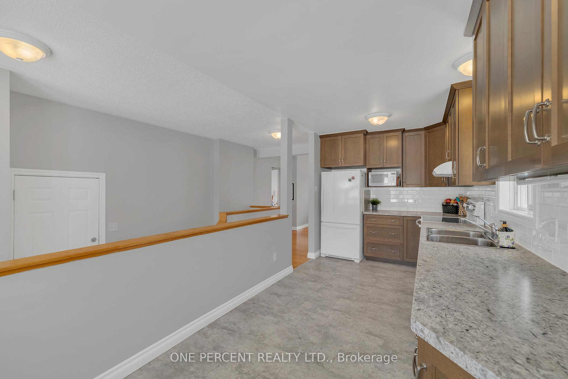 Photo 10 of 5122 Lerner Way, Ottawa, Beacon Hill South — HOMEH