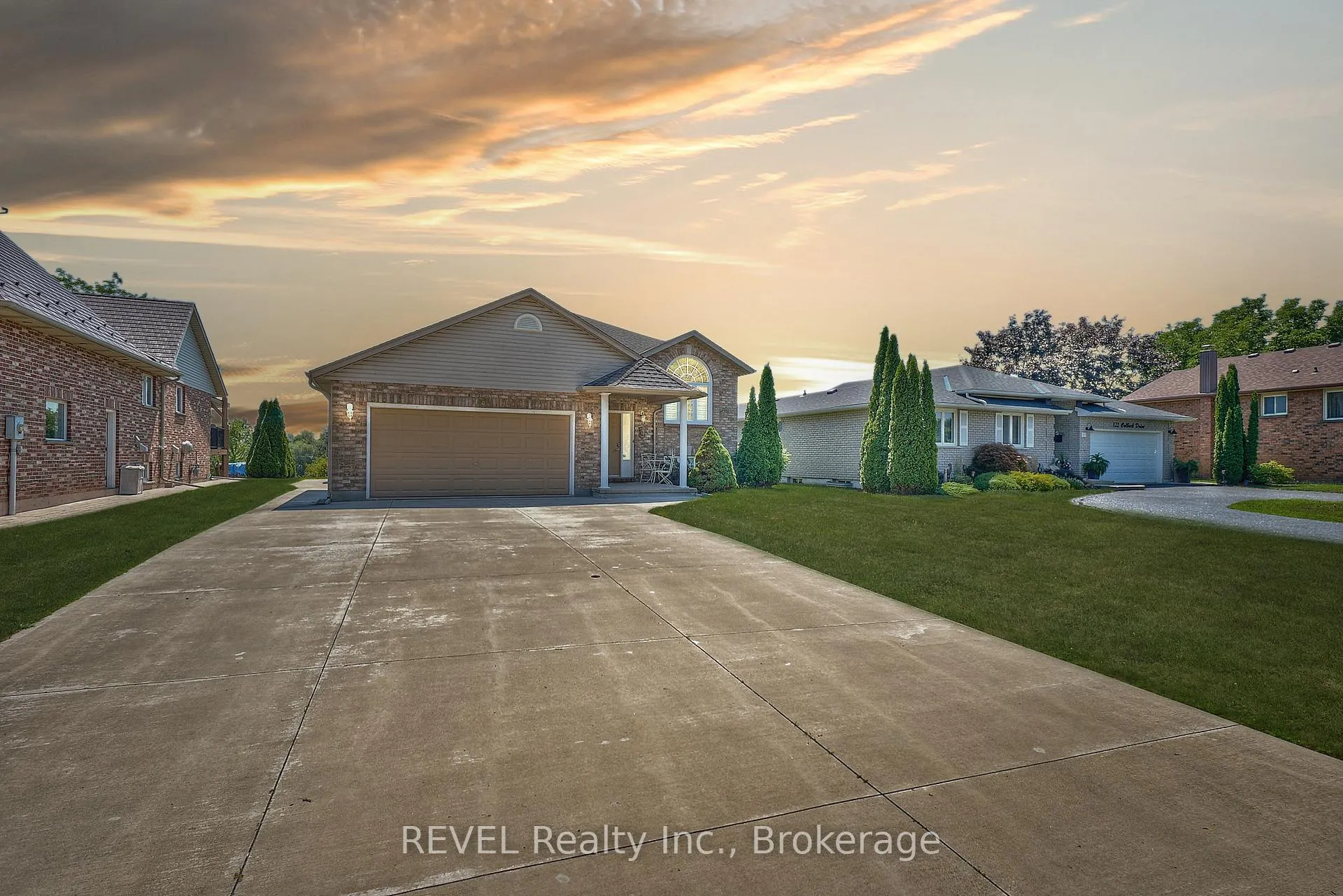 Photo 1 of 118 Colbeck Drive, Welland, Coyle Creek — HOMEH