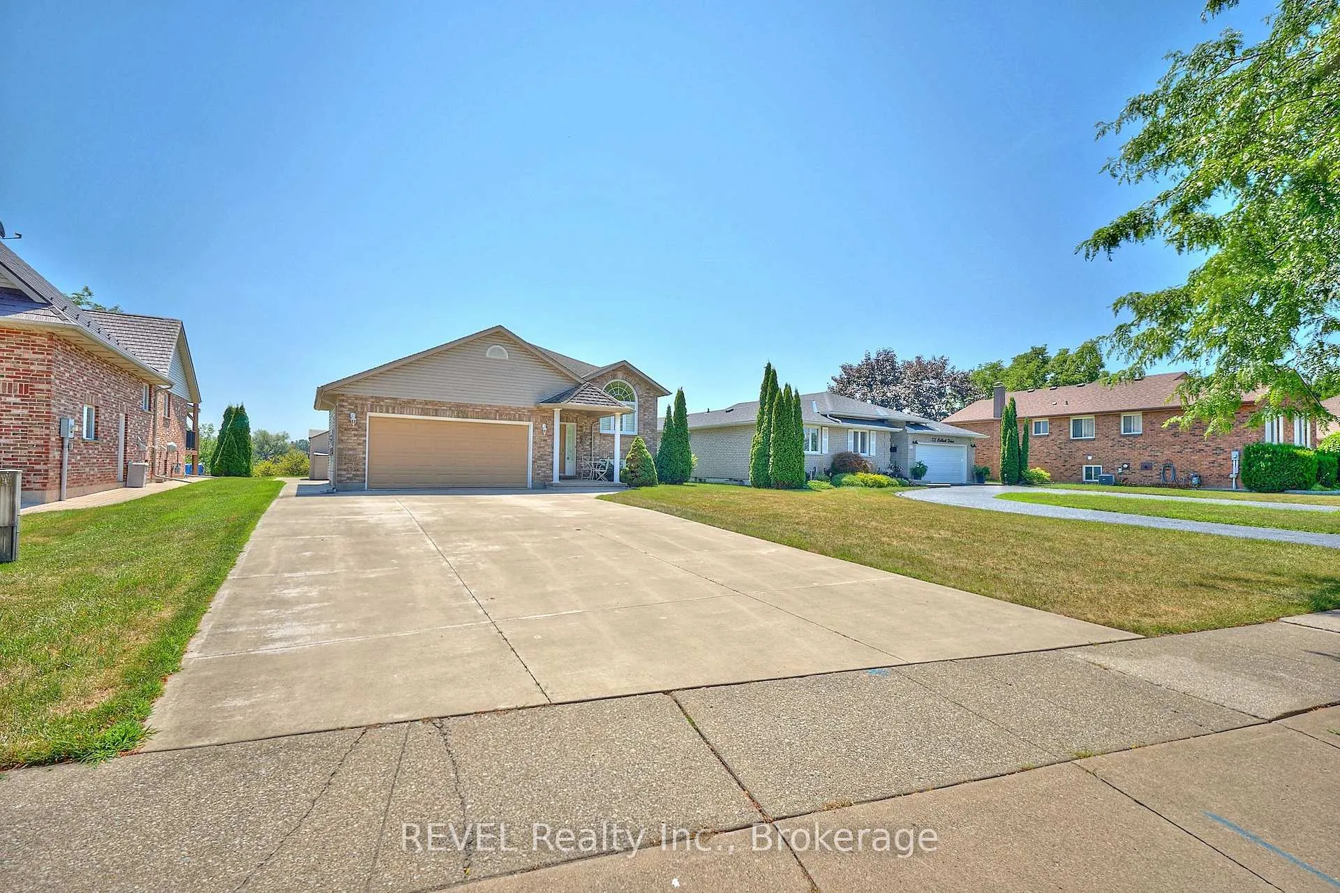 Photo 4 of 118 Colbeck Drive, Welland, Coyle Creek — HOMEH