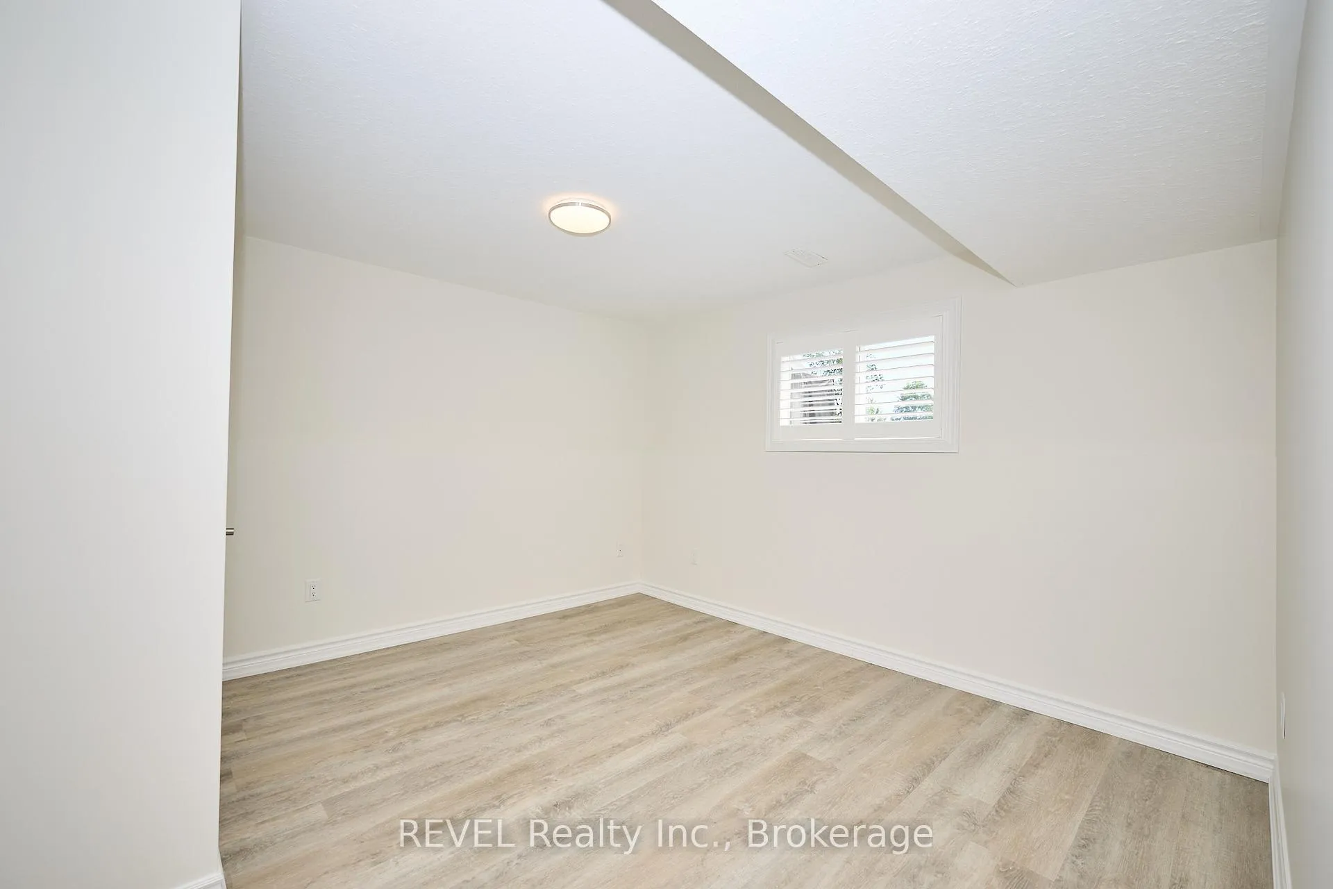 Photo 44 of 118 Colbeck Drive, Welland, Coyle Creek — HOMEH