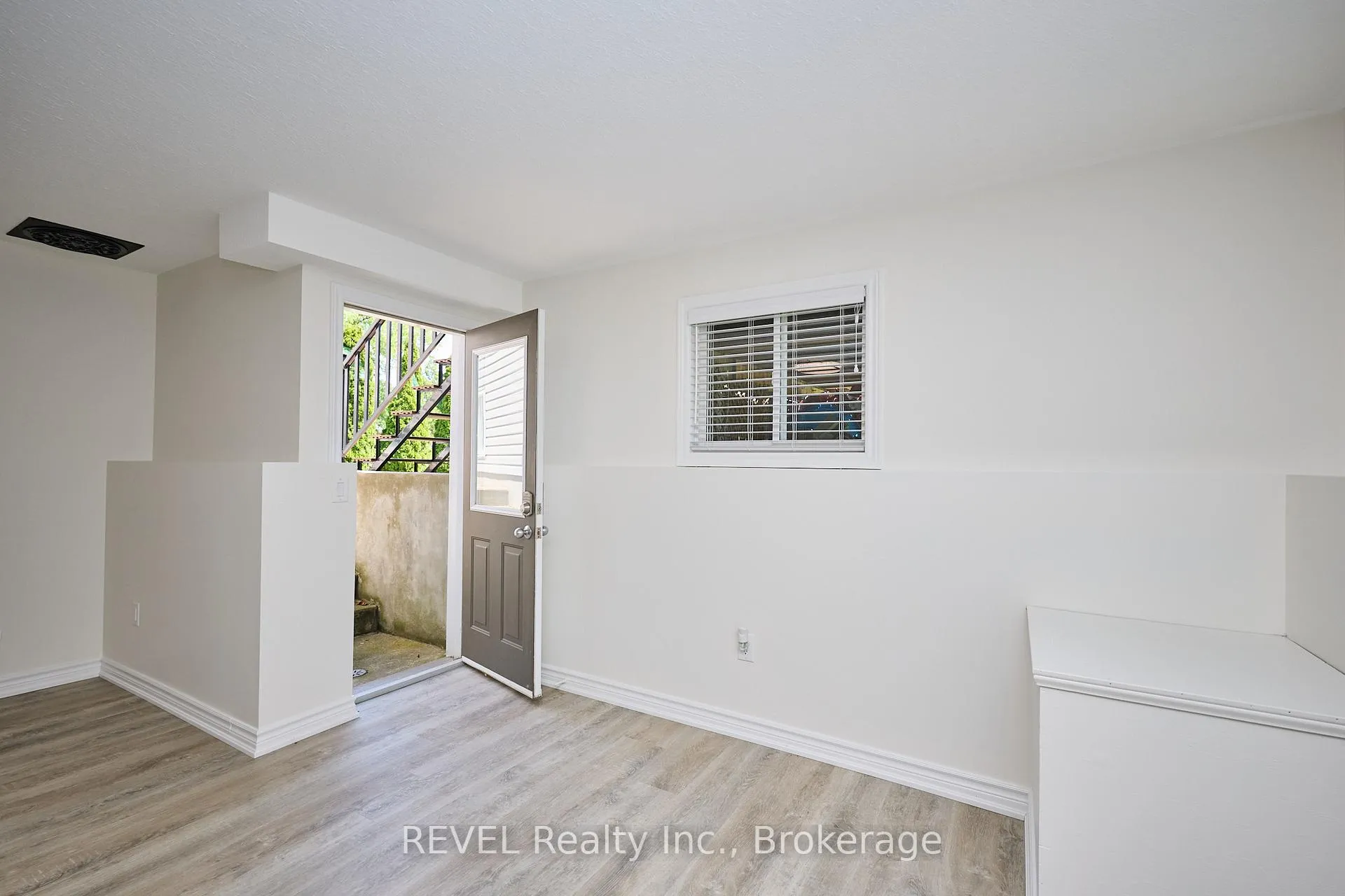 Photo 48 of 118 Colbeck Drive, Welland, Coyle Creek — HOMEH