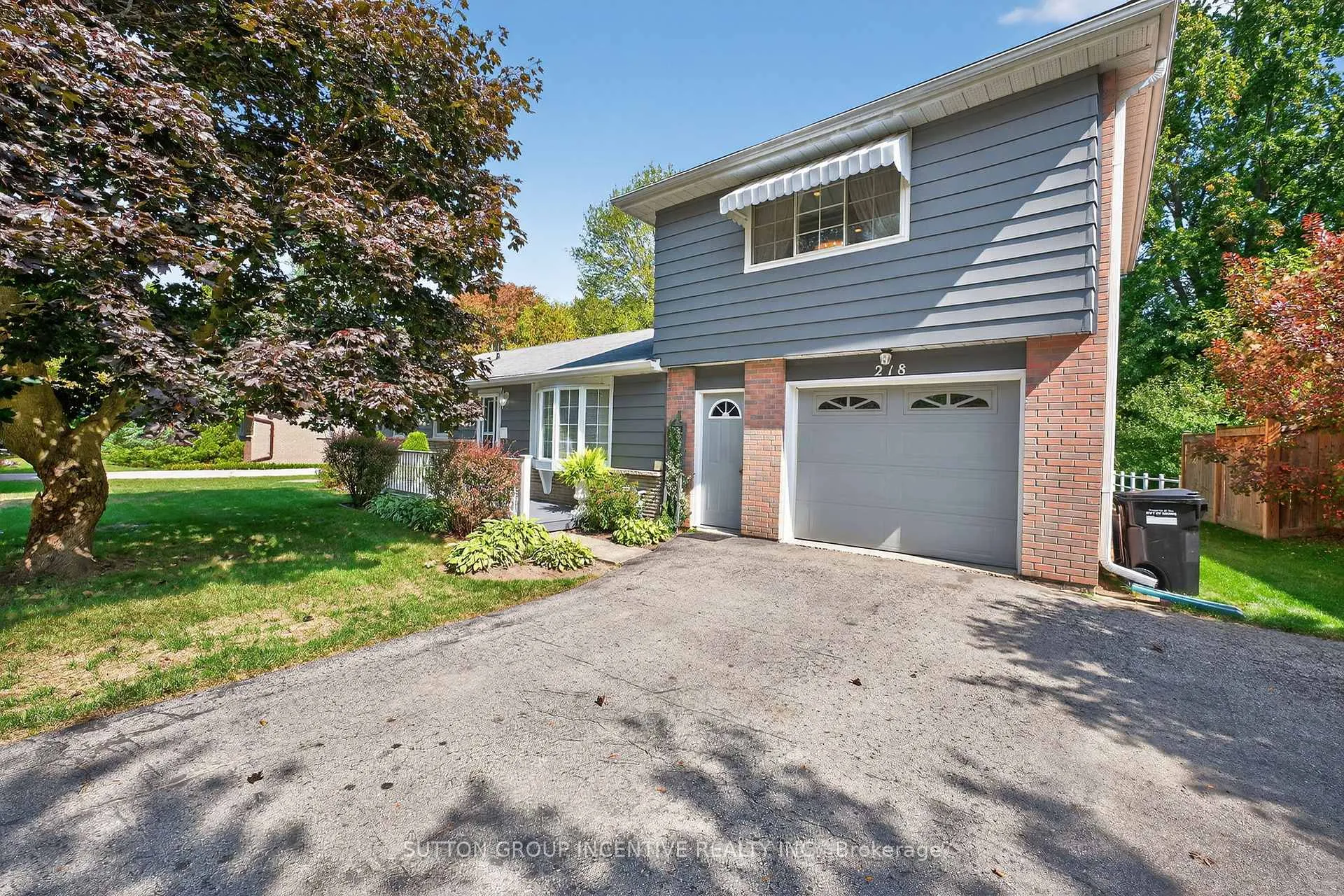 Photo 2 of 218 Crawford Street, Barrie, Ardagh — HOMEH