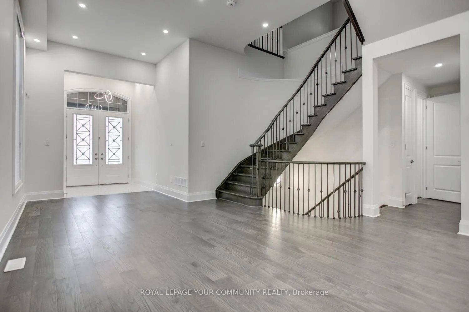 Photo 5 of 13 Bannockburn Drive, Vaughan, Vellore Village — HOMEH