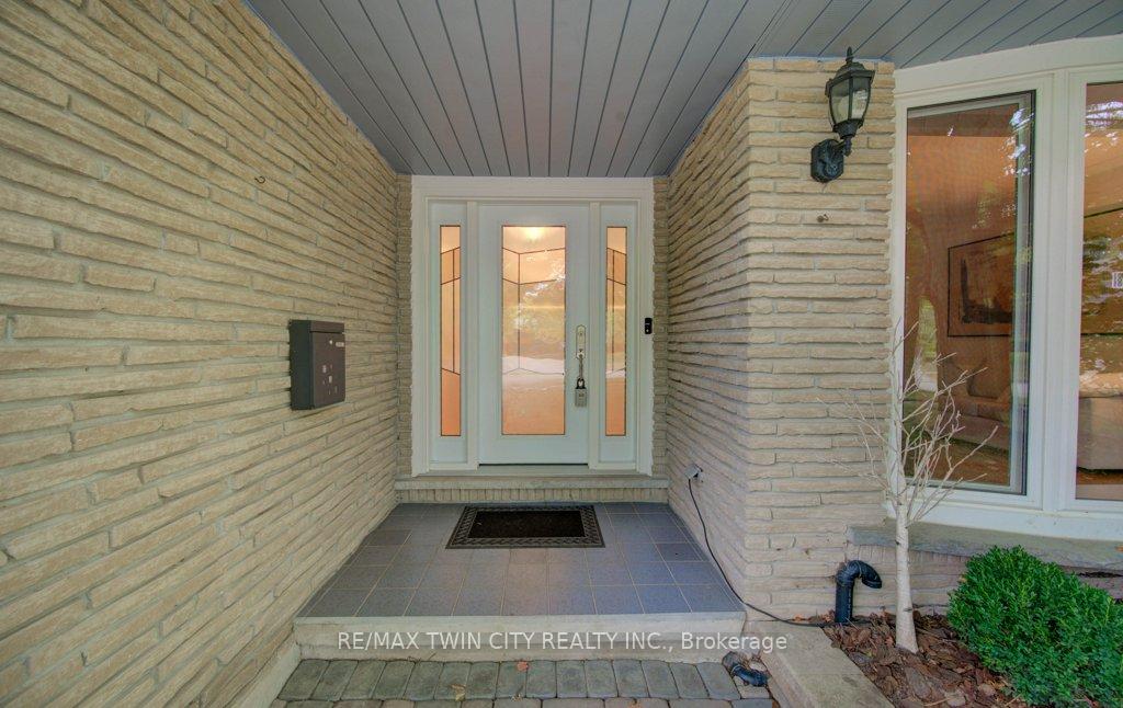 Photo 4 of 299 Hiawatha Drive, Waterloo — HOMEH