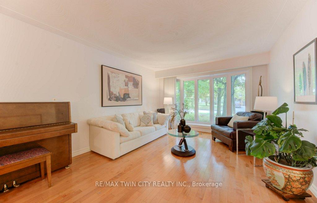 Photo 9 of 299 Hiawatha Drive, Waterloo — HOMEH