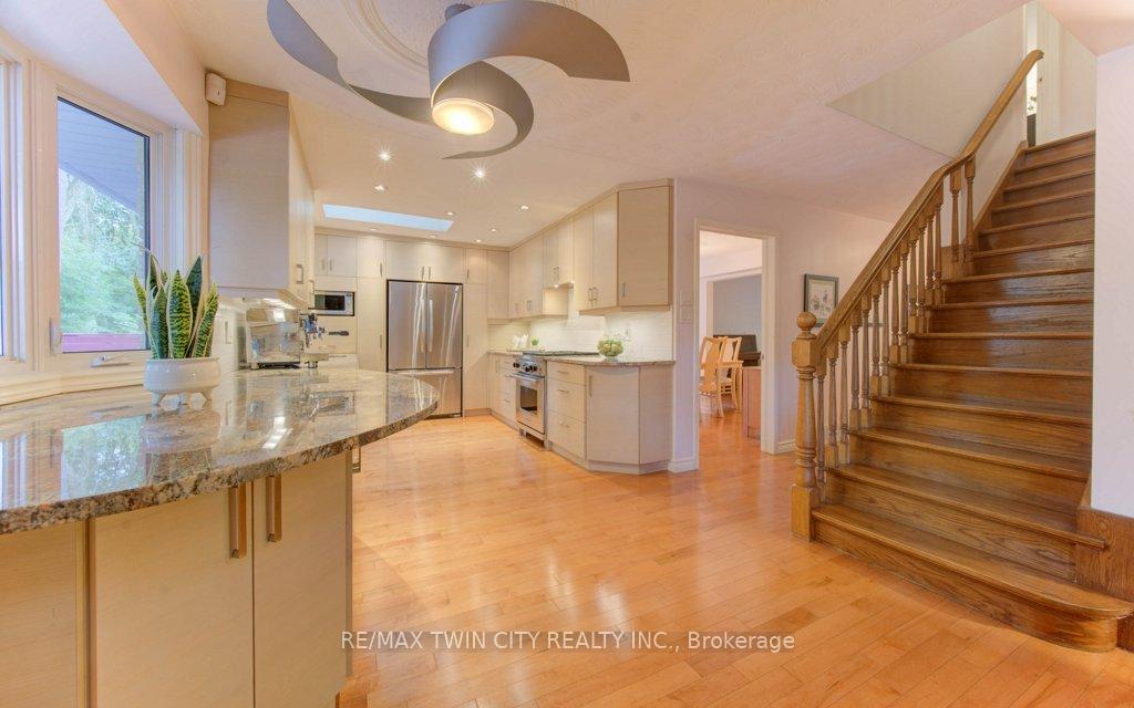 Photo 11 of 299 Hiawatha Drive, Waterloo — HOMEH