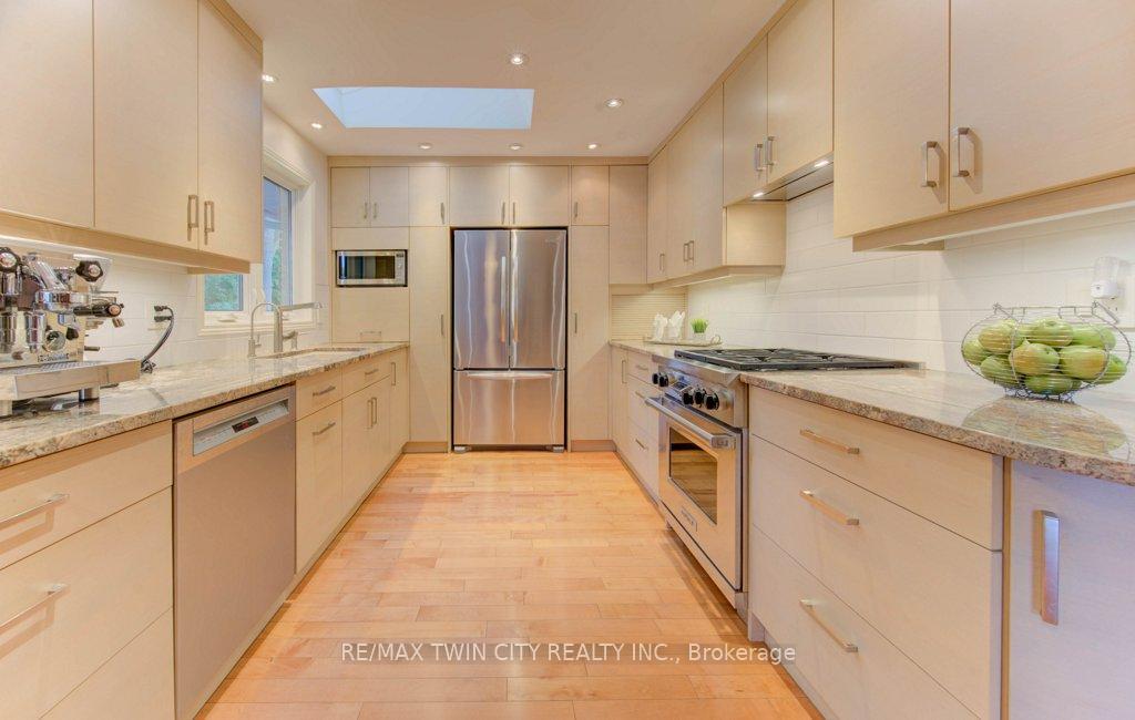 Photo 12 of 299 Hiawatha Drive, Waterloo — HOMEH