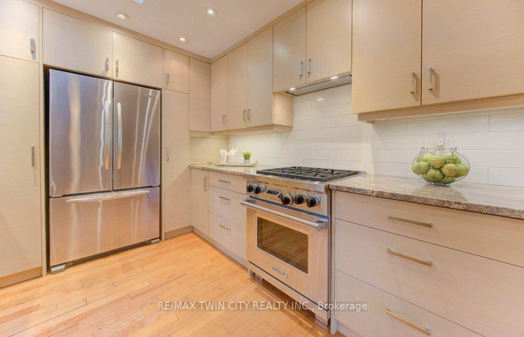 Photo 13 of 299 Hiawatha Drive, Waterloo — HOMEH