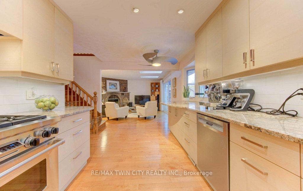 Photo 15 of 299 Hiawatha Drive, Waterloo — HOMEH
