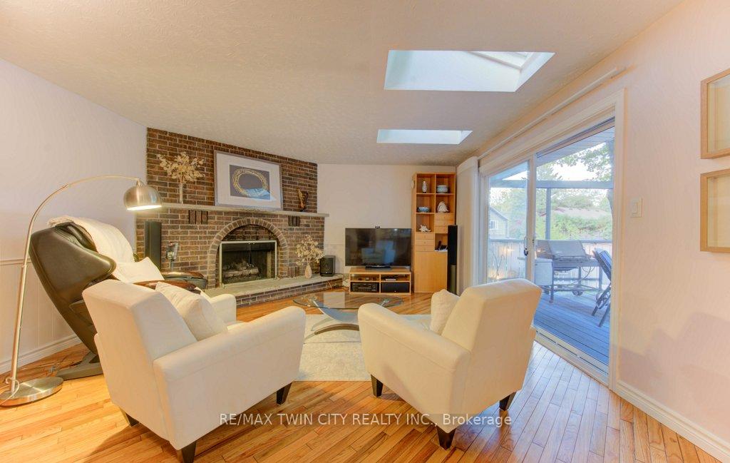 Photo 17 of 299 Hiawatha Drive, Waterloo — HOMEH