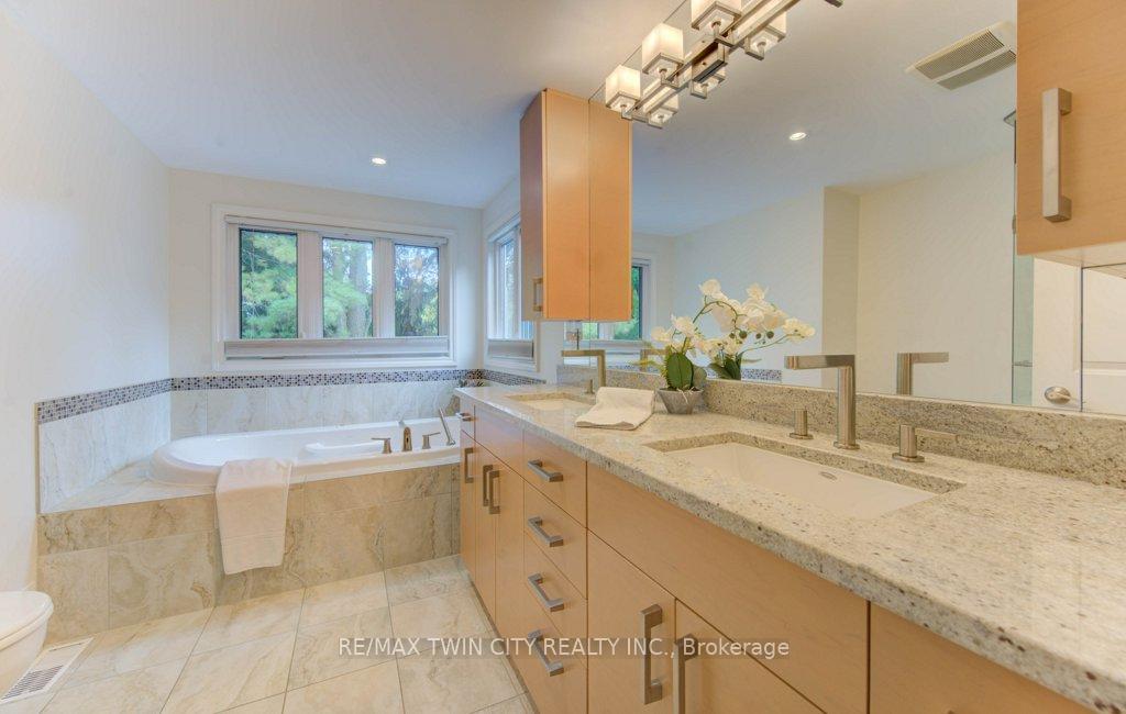 Photo 23 of 299 Hiawatha Drive, Waterloo — HOMEH