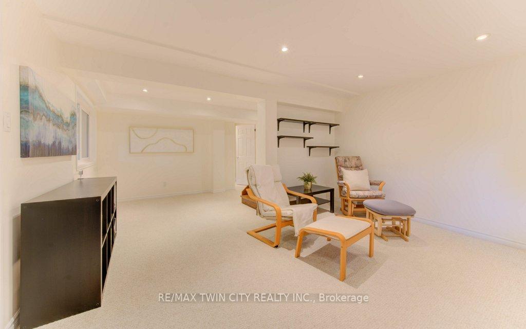 Photo 28 of 299 Hiawatha Drive, Waterloo — HOMEH