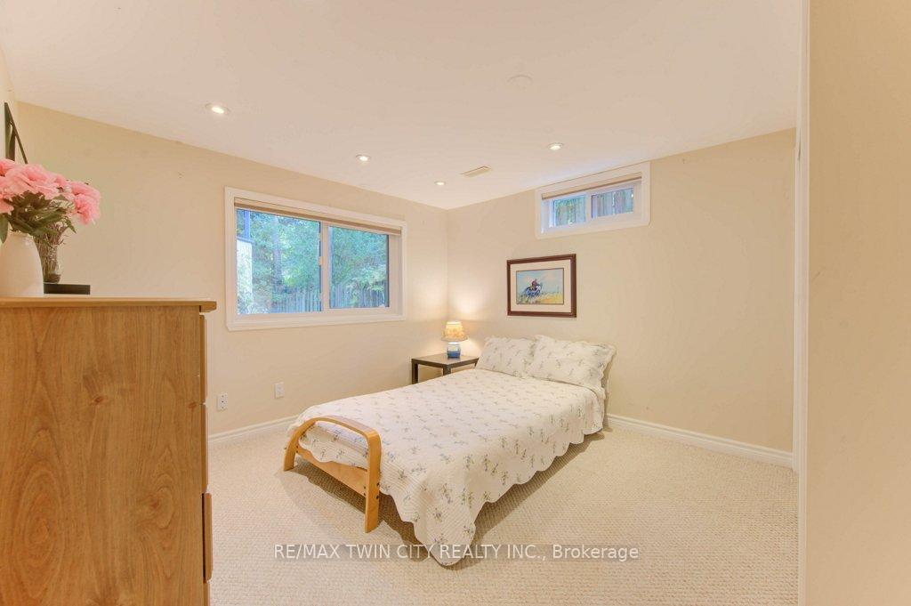 Photo 32 of 299 Hiawatha Drive, Waterloo — HOMEH