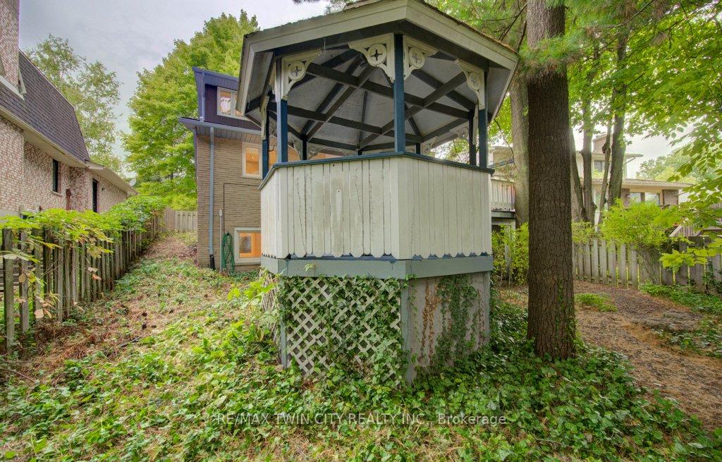 Photo 38 of 299 Hiawatha Drive, Waterloo — HOMEH
