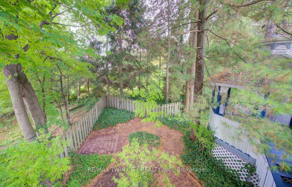 Photo 42 of 299 Hiawatha Drive, Waterloo — HOMEH