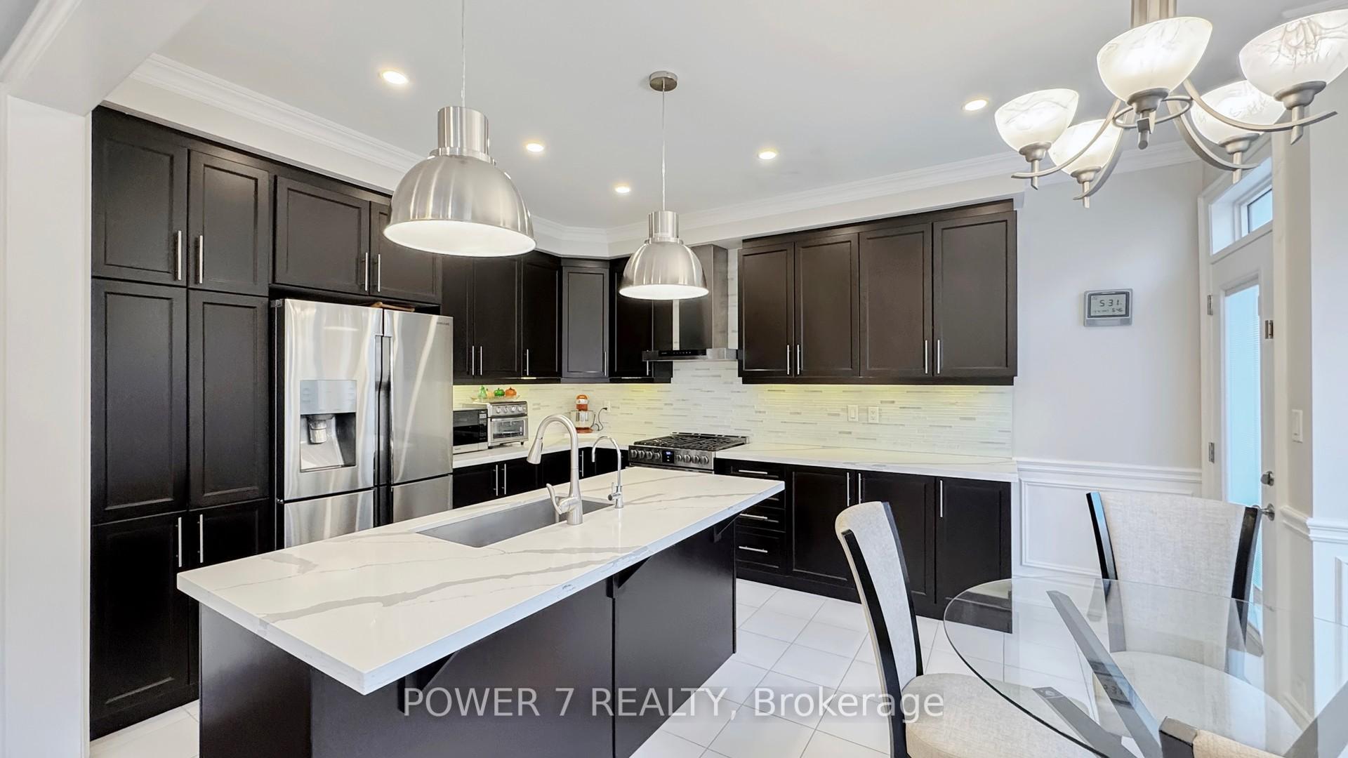 Photo 19 of 241 Degraaf Crescent, Aurora, Rural Aurora — HOMEH