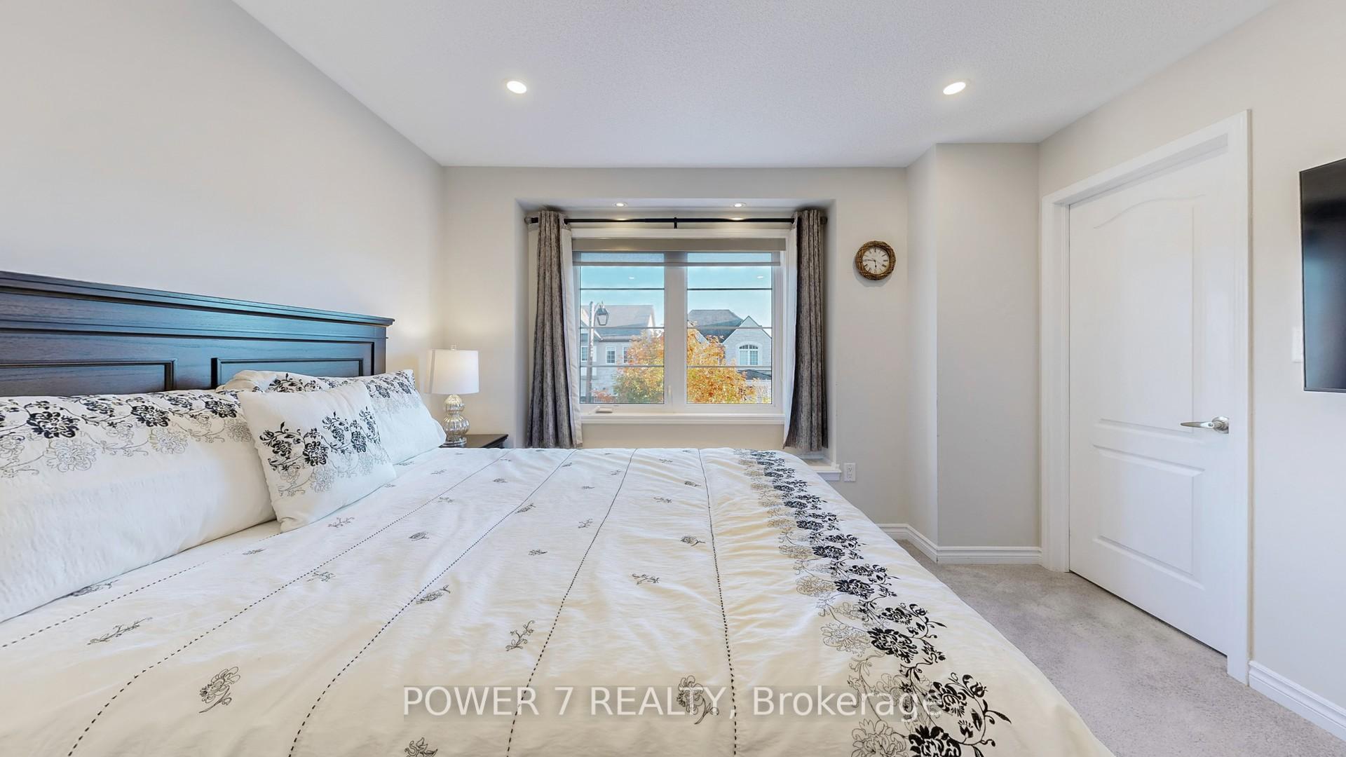 Photo 30 of 241 Degraaf Crescent, Aurora, Rural Aurora — HOMEH