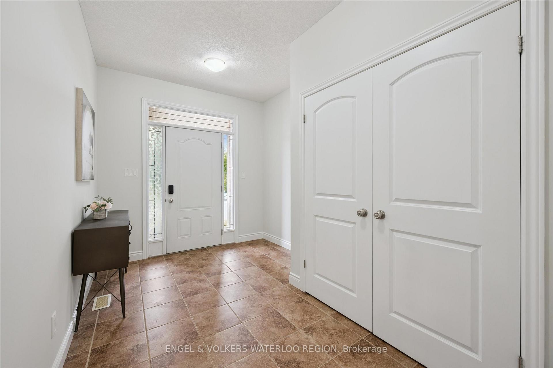 Photo 4 of 329 Westpark Crescent, Waterloo — HOMEH