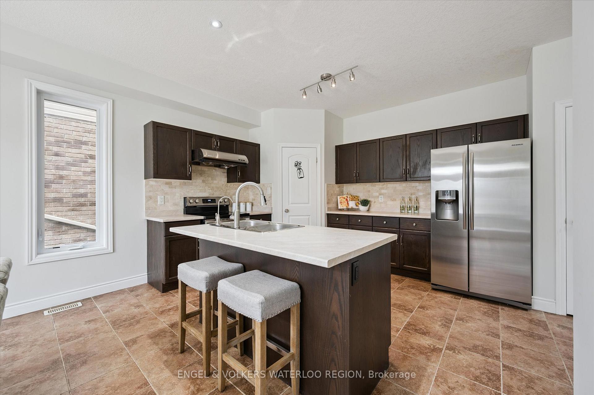 Photo 11 of 329 Westpark Crescent, Waterloo — HOMEH