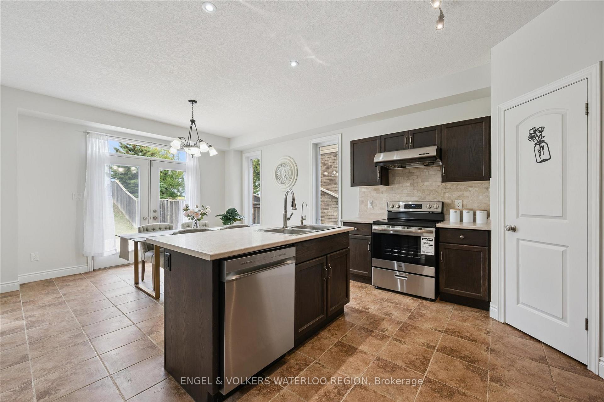 Photo 13 of 329 Westpark Crescent, Waterloo — HOMEH