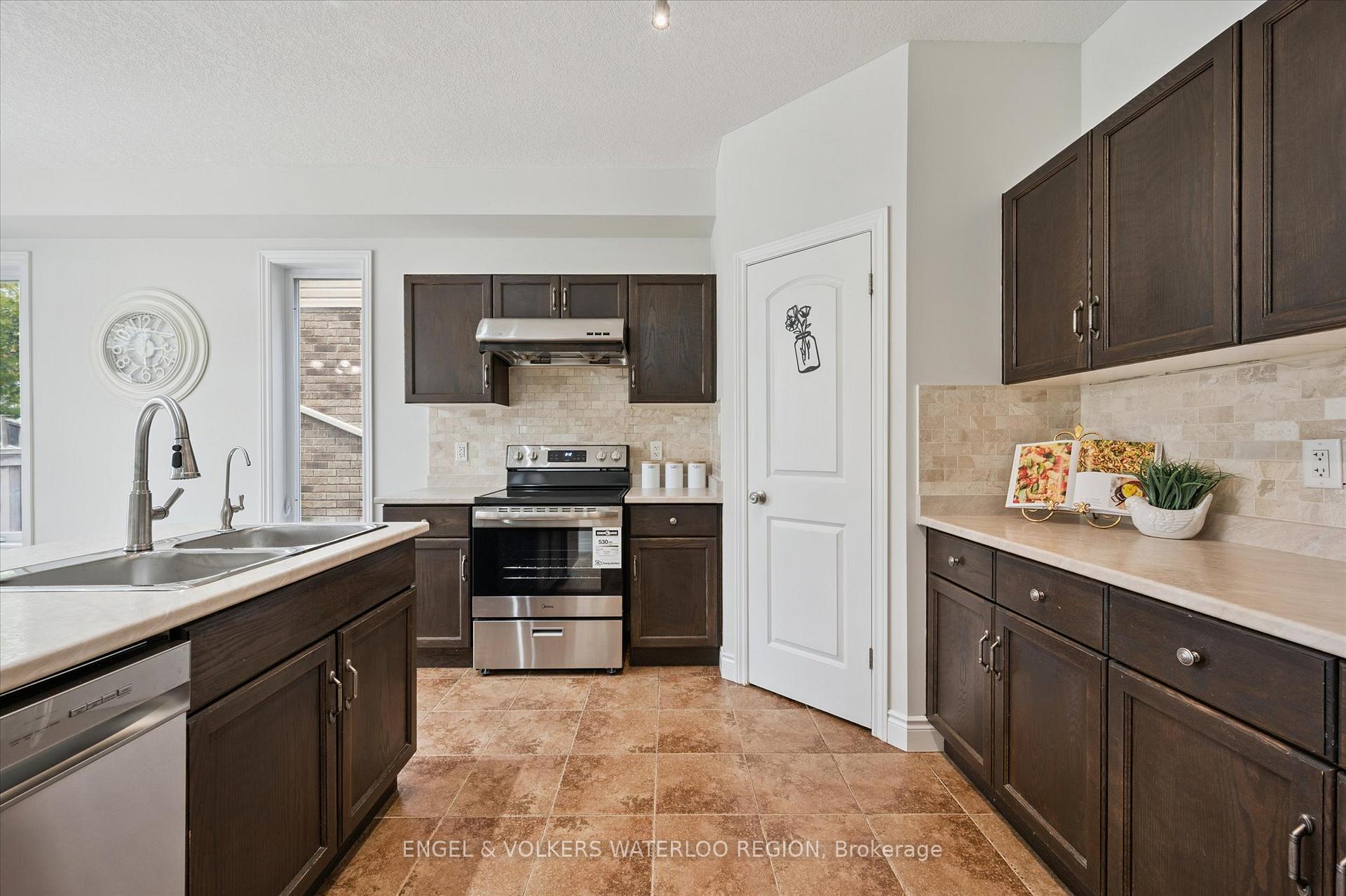 Photo 14 of 329 Westpark Crescent, Waterloo — HOMEH