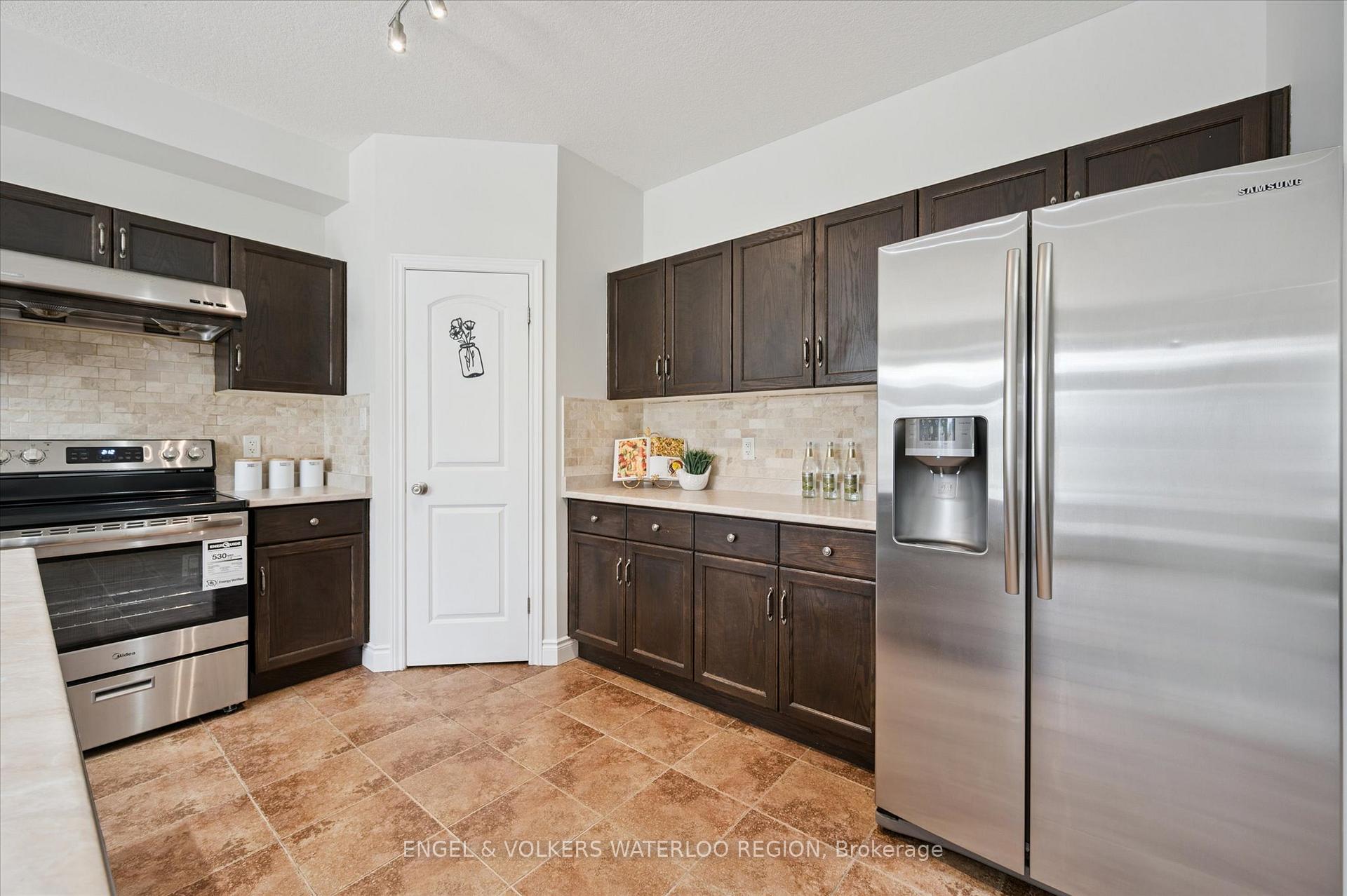 Photo 15 of 329 Westpark Crescent, Waterloo — HOMEH