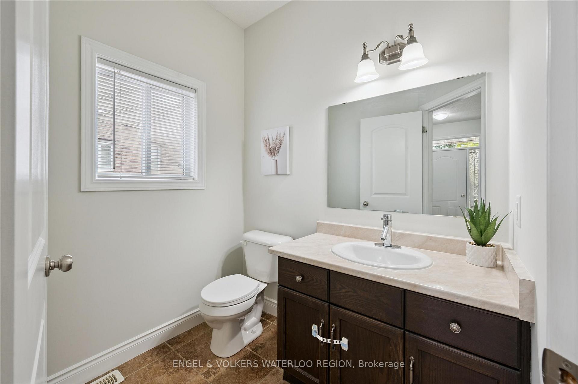 Photo 18 of 329 Westpark Crescent, Waterloo — HOMEH