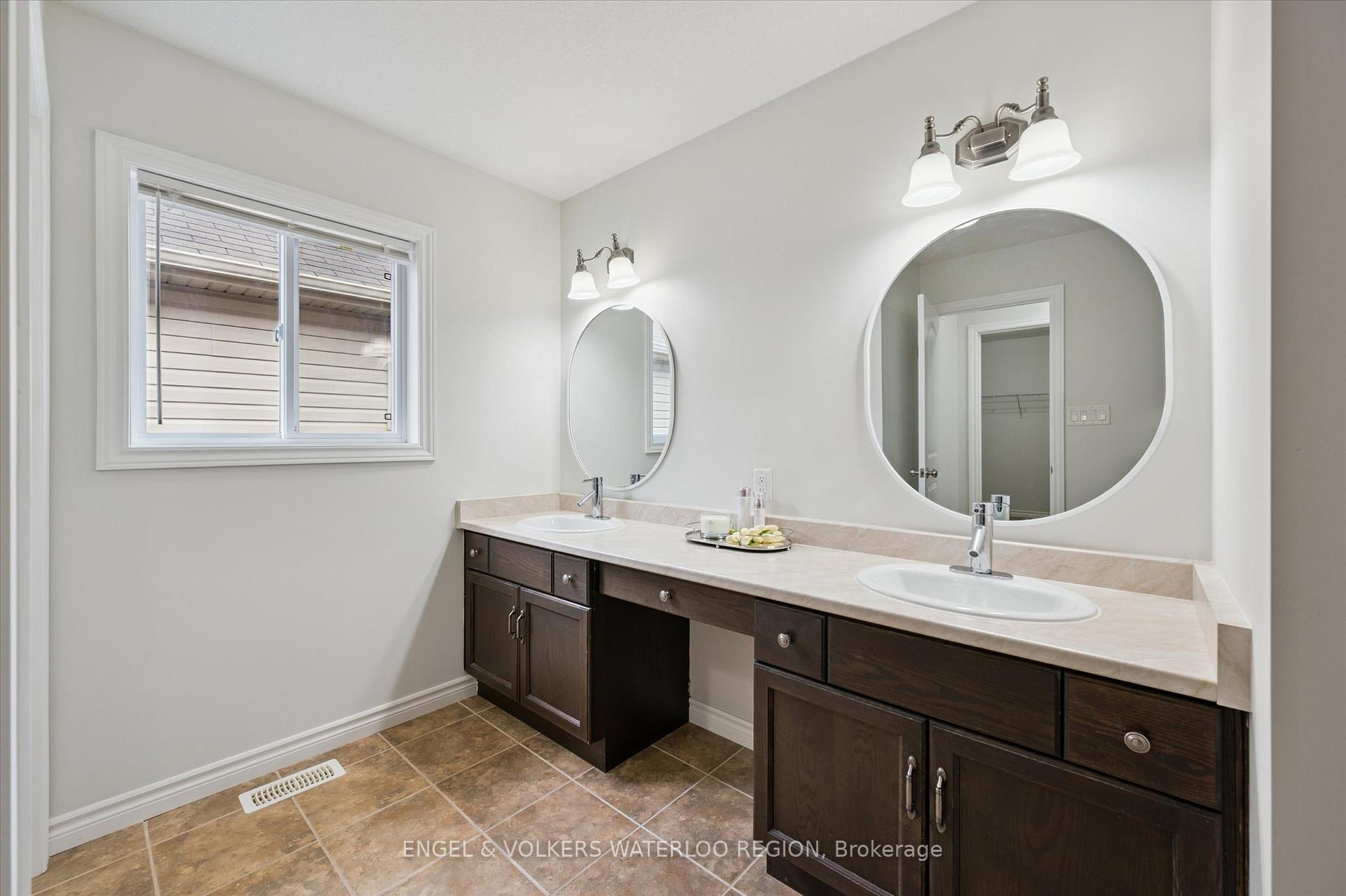 Photo 24 of 329 Westpark Crescent, Waterloo — HOMEH