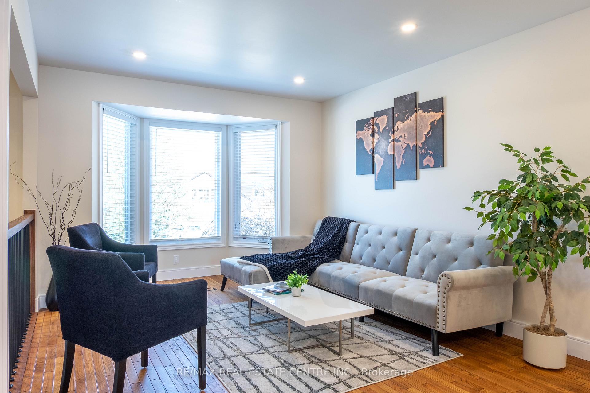 Photo 2 of 363 Wintergreen Drive, Waterloo — HOMEH