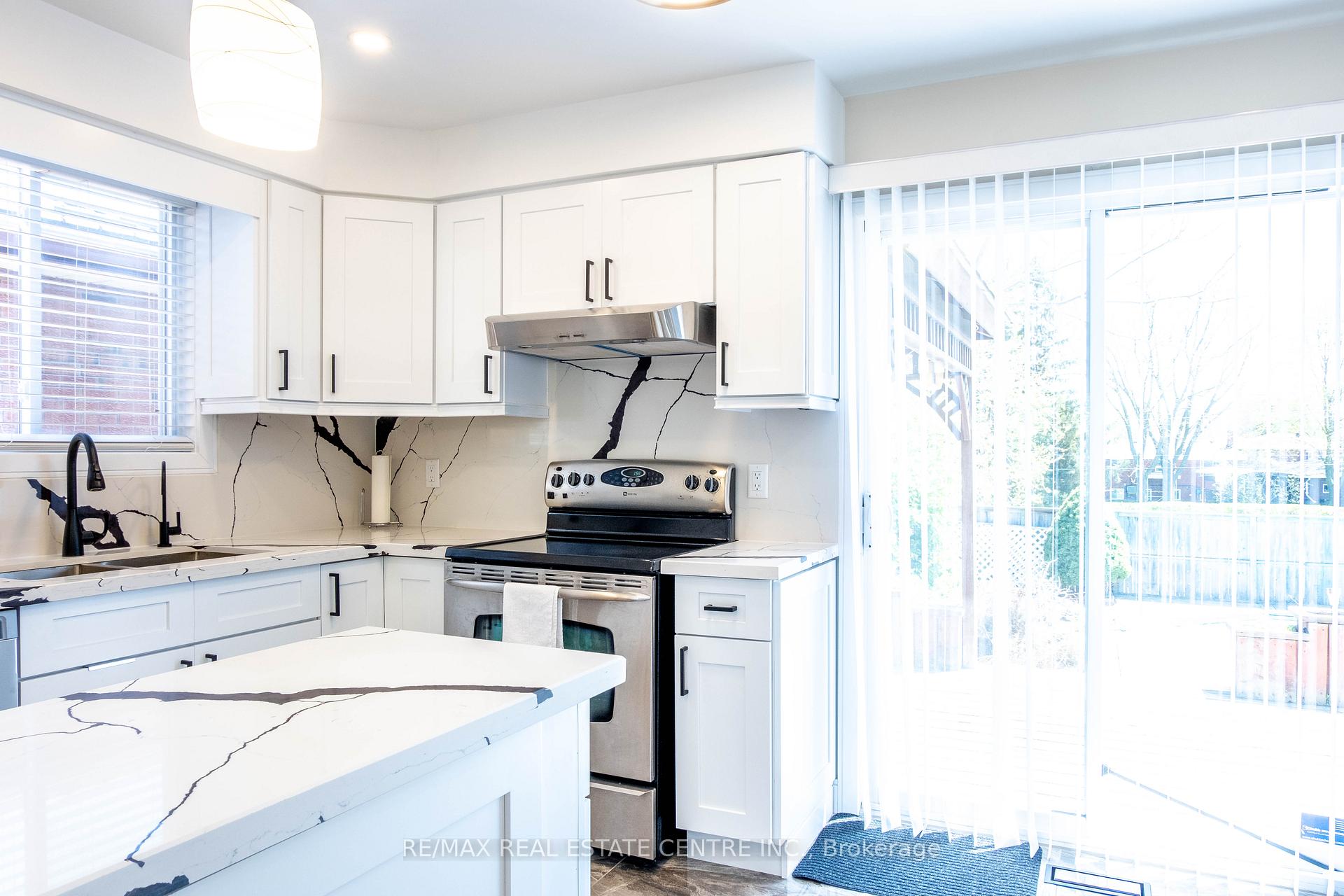 Photo 6 of 363 Wintergreen Drive, Waterloo — HOMEH