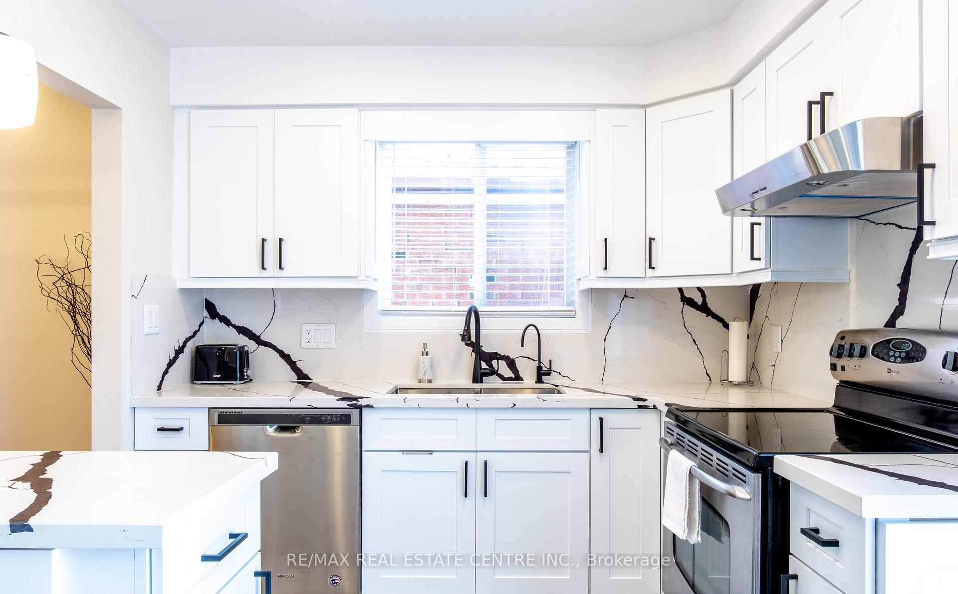 Photo 8 of 363 Wintergreen Drive, Waterloo — HOMEH