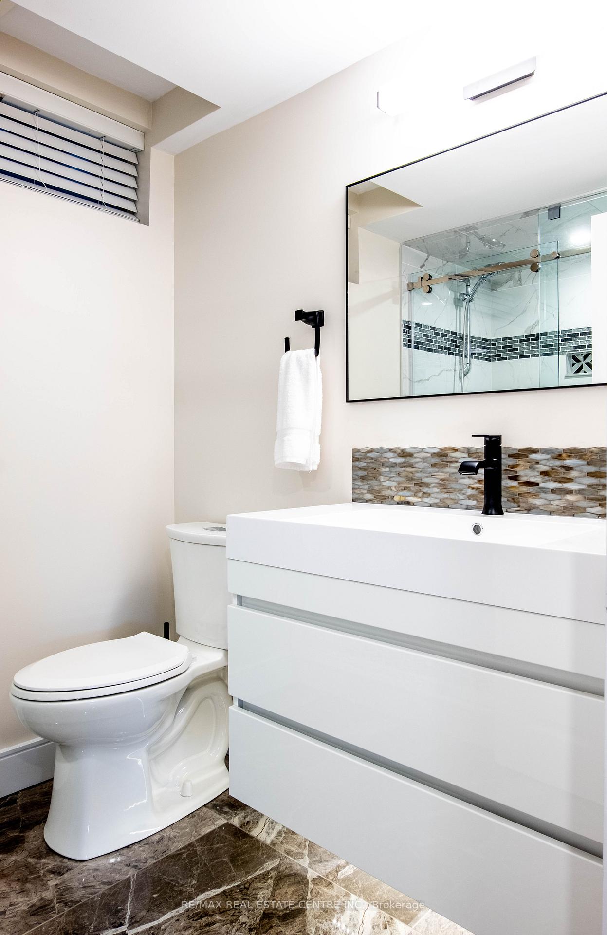 Photo 10 of 363 Wintergreen Drive, Waterloo — HOMEH
